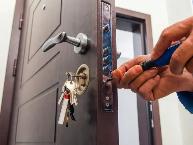 Porta blindada em Várzea Grande – instalação e manutenção